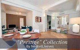 Nestor&Jeeves - Standing Baquis - Central - Close Sea